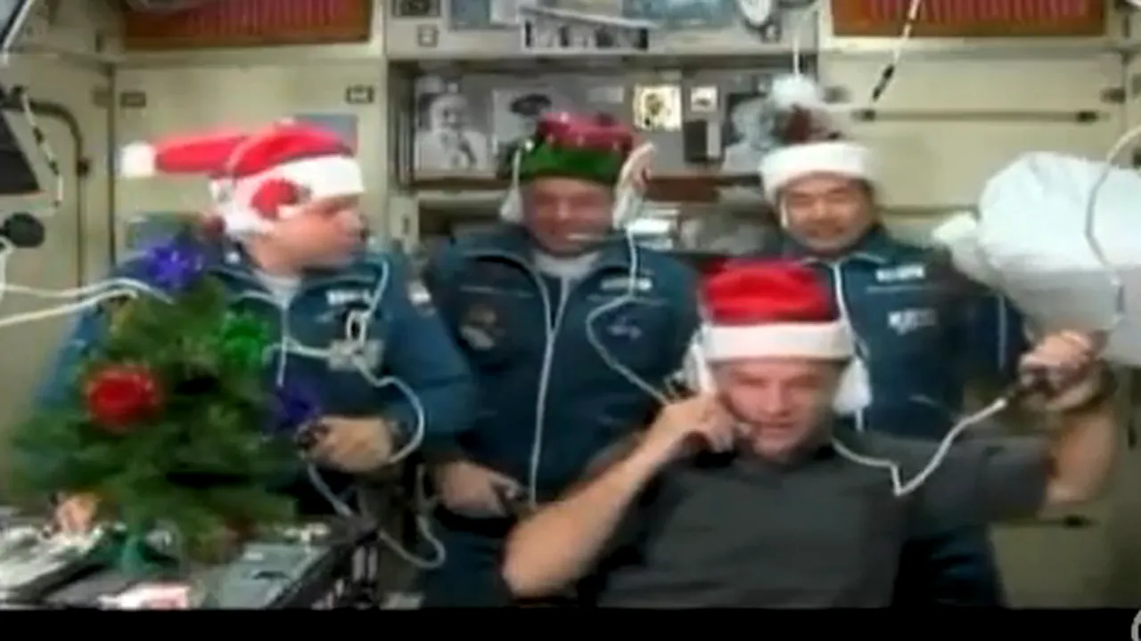 Astronauţii de la bordul Staţiei Spaţiale au discutat, luni, cu Moş Crăciun