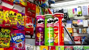 Producătorul Snickers a cumpărat oficial compania care produce Pringles. Tranzacția aștepta aprobarea UE din luna iunie  