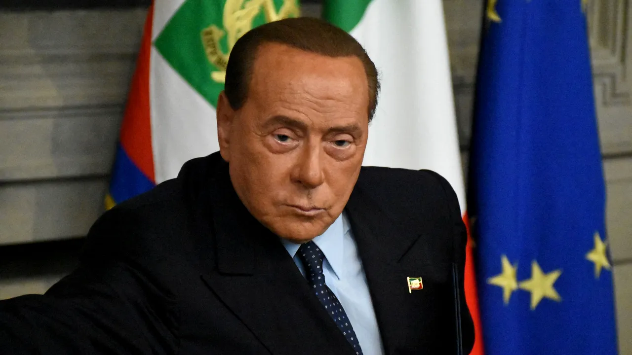 Silvio Berlusconi a murit. Fostul premier al Italiei, care a făcut istorie ca patron la AC Milan, avea 86 de ani. Imagini de la spital