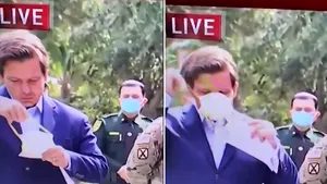 VIDEO Un guvernator din SUA nu ştie să îşi pună masca de protecţie: ”Are diplome de la Yale şi Harvard”