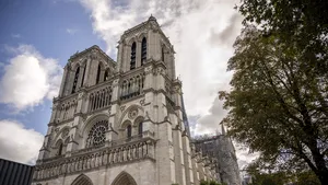 „Un eveniment excepţional”. Catedrala Notre-Dame de Paris va fi iluminată în roşu miercuri seara