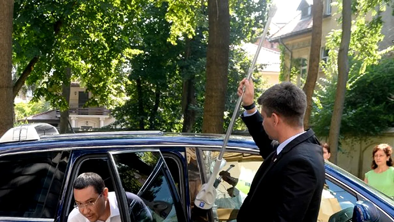 Ponta, în baston la şedinţa Coaliţiei - FOTO