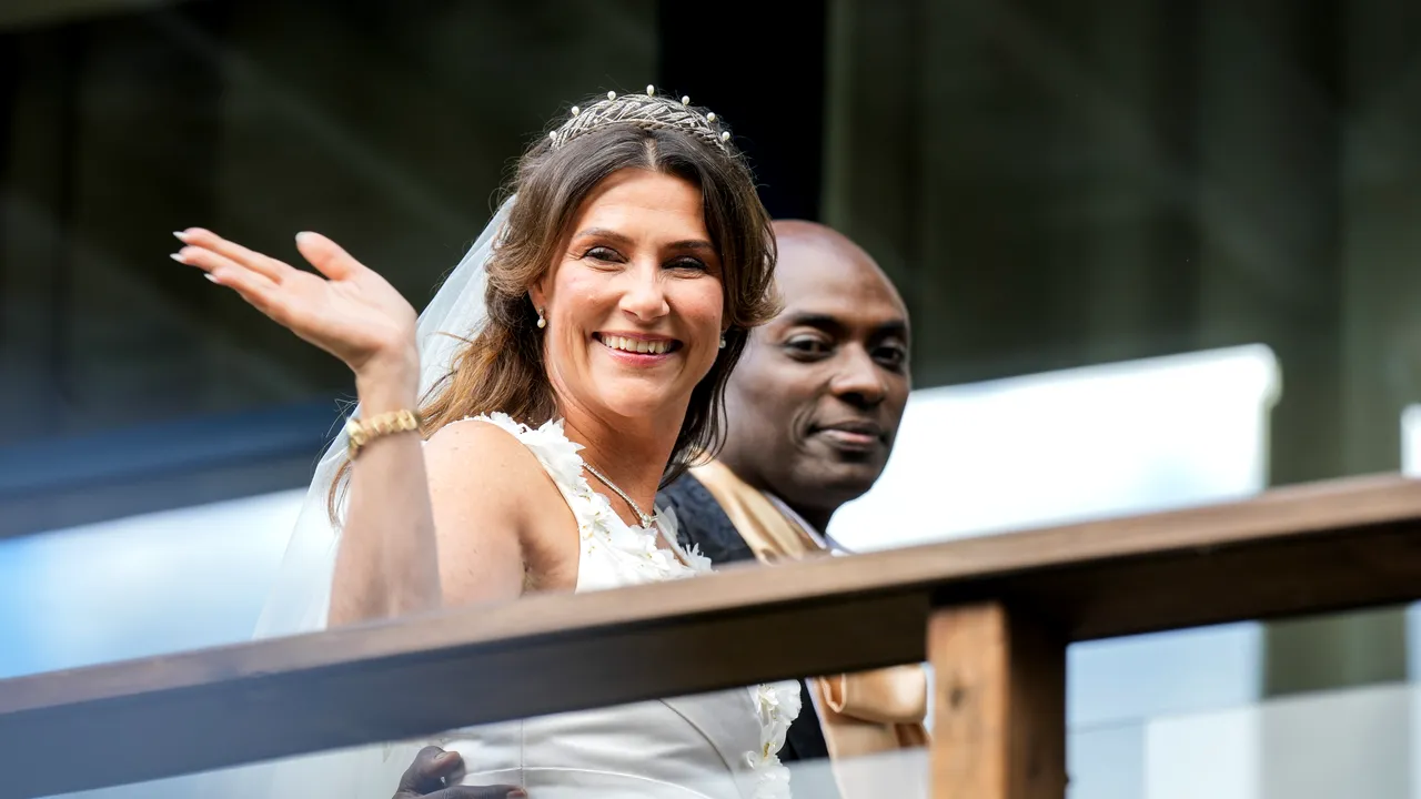 Prima fotografie oficială după nunta controversată a Prinţesei Martha Louise cu şamanul Durek Verrett