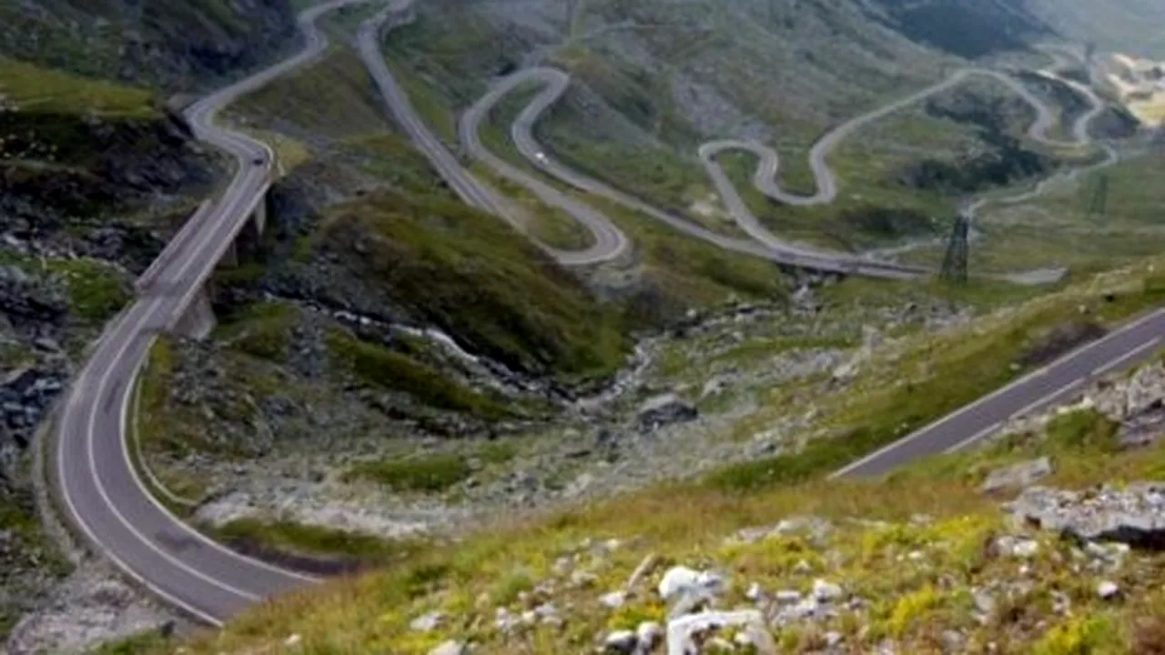 Turiştii maghiari blocaţi în Munţii Făgăraş, recuperaţi în urma unei intervenţii de 8 ore 