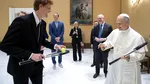 Jannik Sinner s-a întâlnit cu Papa Leon XIV și i-a oferit o rachetă de tenis: „Jucăm?”