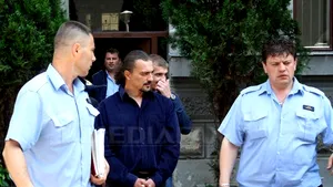 Complicele lui Passaris, dat în urmărire la o lună după ce a fost eliberat pentru bună purtare