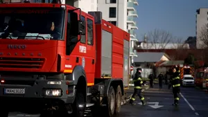 La ce spitale au ajuns răniții în incendiul izbucnit la un bloc din București