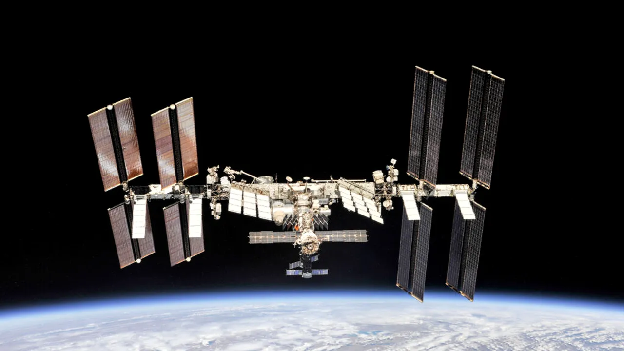 Alertă pe Stația Spațială Internațională. NASA pregătește astronauții pentru evacuare din cauza unor scurgeri de aer