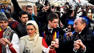 1 DECEMBRIE: Băsescu participă duminică dimineaţă la parada de Ziua Naţională. Seara oferă o recepţie la Cotroceni