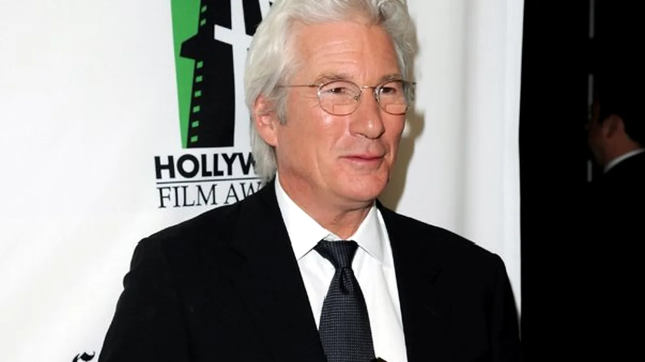 Richard Gere are o relaţie cu una dintre fostele soţii ale scriitorului Salman Rushdie