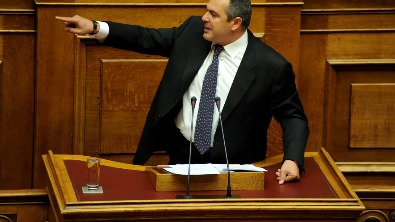 Ministrul grec al Apărării a demisionat pentru a protesta împotriva înţelegerii cu Macedonia