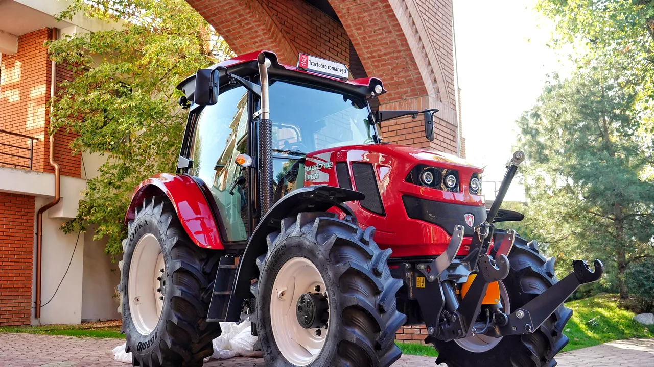 TAGRO, primul tractor „made in România” după o pauză de 10 ani. Are inclusiv comenzi prin radio şi aer condiţionat | FOTO