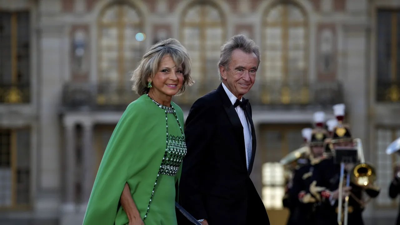Bernard Arnault pierde titlul de a doua cea mai bogată persoană din lume în favoarea lui Jeff Bezos