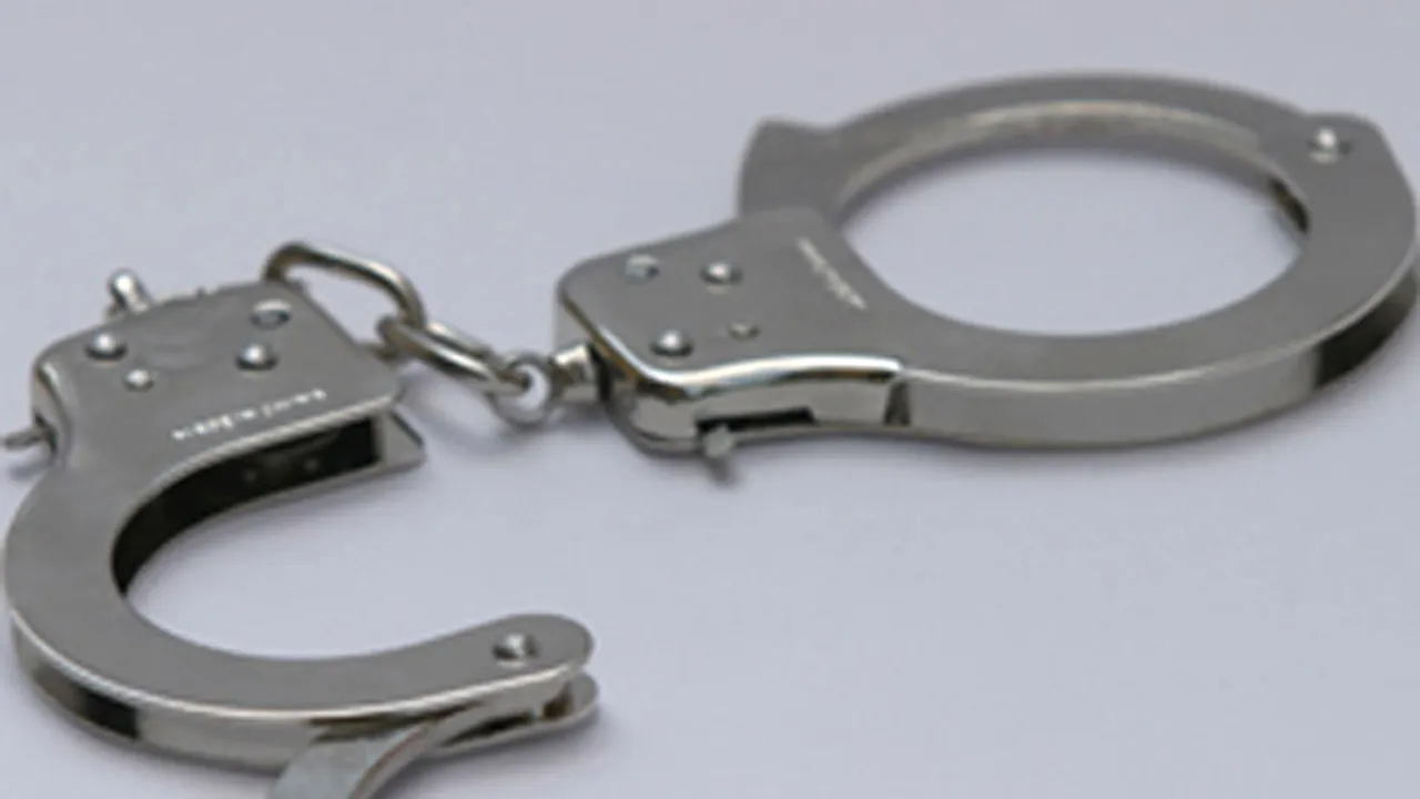 Un bărbat cu încălţăminte suspectă, arestat pe aeroportul din Karachi