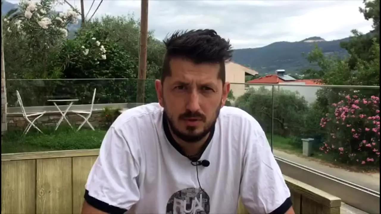 Pleci în vacanţă în Grecia? Iată la ce trebuie să te aştepţi. Valentin, un turist român, povesteşte cât de sigur este şi în ce condiţii se stă la plajă