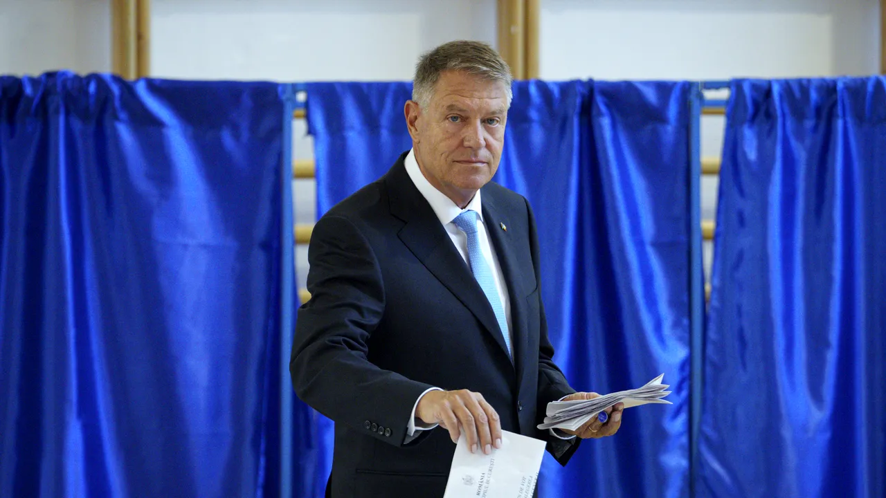 COMENTARIU Lelia Munteanu: Cadrilul Homarilor