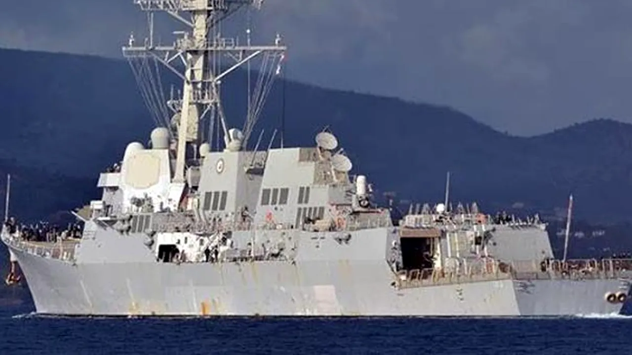 Distrugătorul USS Truxtun a traversat Strâmtoarea Bosfor, către Marea Neagră