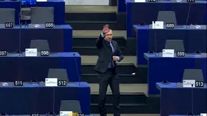 Gest scandalos al unui europarlamentar bulgar. A făcut salutul nazist în Parlamentul European