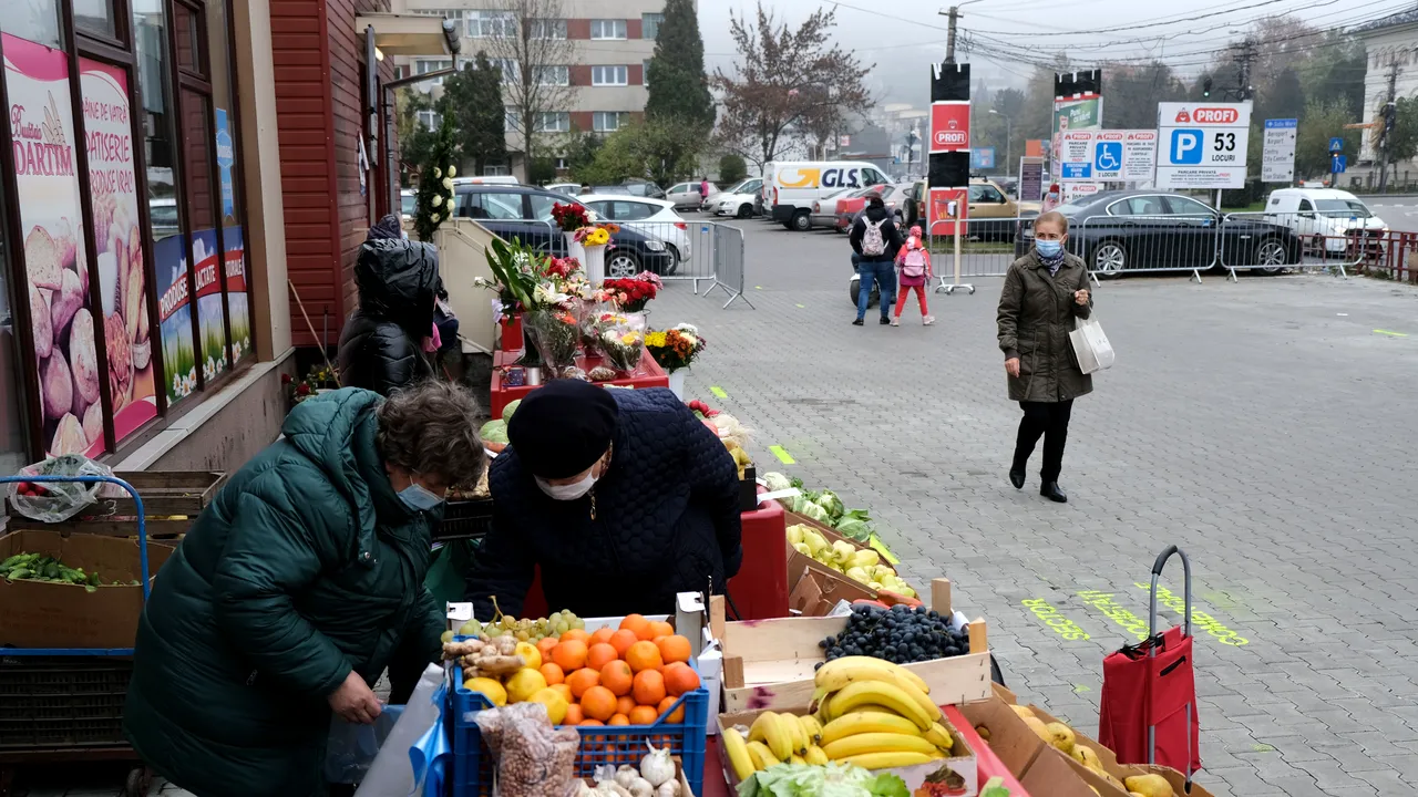 La piaţă sau la hipermarket? Fructele şi legumele nu au îngheţat încă, iar producătorii locali sunt optimişti