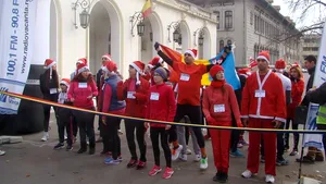 Constănţeni costumaţi în Moş Crăciun au alergat pentru a promova practicarea sportului - FOTO