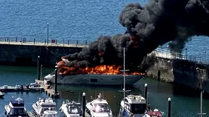 Incendiu uriaş pe un iaht care valoarează 6 milioane de lire sterline, în Marea Britanie