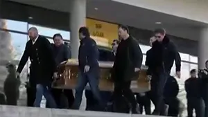 Imagini impresionante. Sicriul cu trupul neînsufleţit al lui Daniel Prodan a fost adus la Arena Naţională de Panduru, Gică Popescu, Stelea, Belodedici, Doboş şi Viorel Moldovan - VIDEO