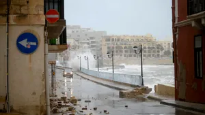 Furtuna Harry provoacă inundații și pagube în Mediterană, afectând Malta, Italia, Franța și Spania