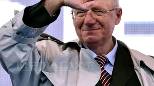 Ultranaţionalistul sârb Vojislav Seselj a dat foc drapelului Croaţiei în centrul Belgradului