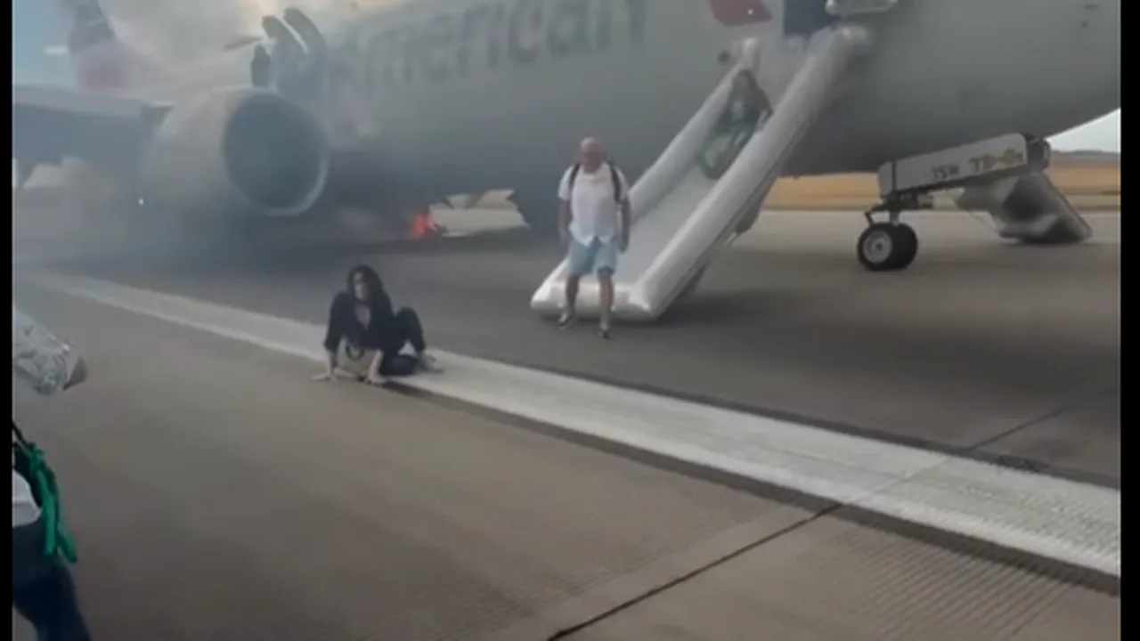 Un avion a luat foc la Denver înainte de decolare. Toți pasagerii au fost evacuați