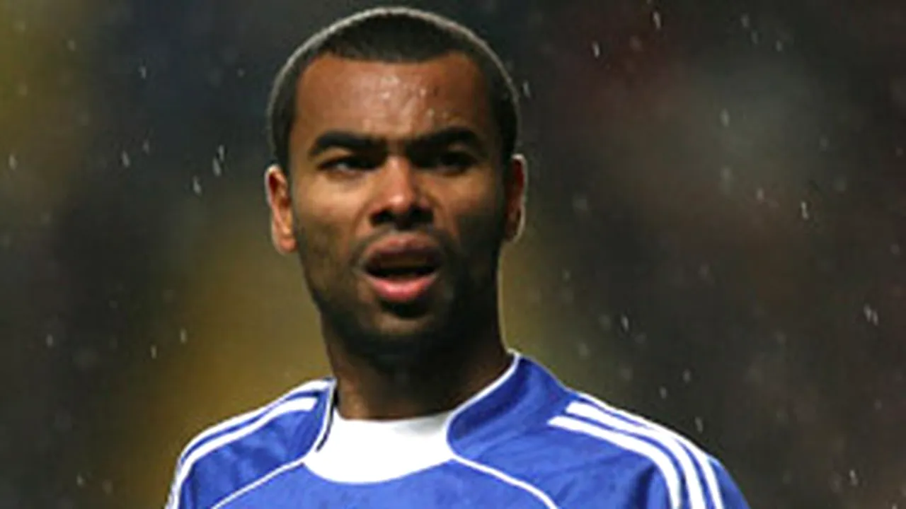 Ashley Cole a rămas fără permis de conducere