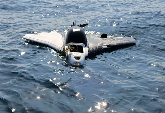 SOCIAL Dronă cu încărcătură explozivă, găsită plutind la cinci mile marine de Sulina. Intervenție a Forțelor Navale