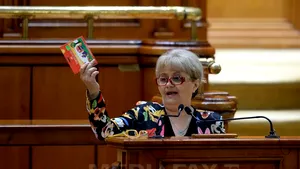 PROTEST în faţa Parlamentului - Senatoarea Cristiana Anghel către un crescător de oi: 
