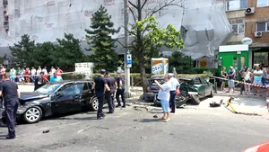 Circulaţie rutieră blocată pe bulevardul Mihai Bravu din Capitală din cauza unui accident - FOTO, VIDEO