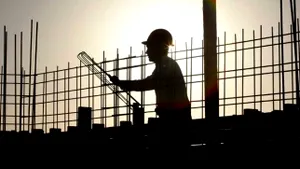 Volumul lucrărilor de construcţii, în scădere în primele 11 luni ale anului trecut