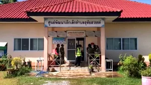O fetiţă de 3 ani a supravieţuit sub o pătură atacului armat la o grădiniţă din Thailanda