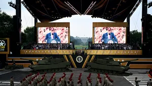 Parada militară aniversară din SUA, în același timp cu ziua lui Trump. În paralel, proteste față de președintele republican