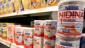 Nestle, condamnată în Italia într-un caz de contaminare a laptelui pentru copii