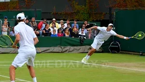 Mike şi Bob Bryan în semifinale la Turneul Campionilor, după victoria în faţa perechii Murray/Peers