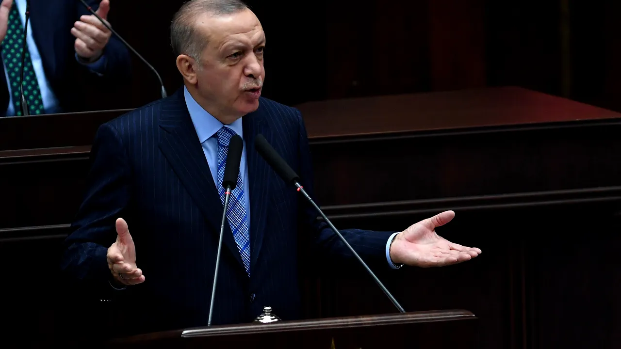 Erdogan este de acord cu schimbarea Constituţiei: ”La sursa problemelor Turciei stau constituţiile scrise de putiştii din anii 1960”