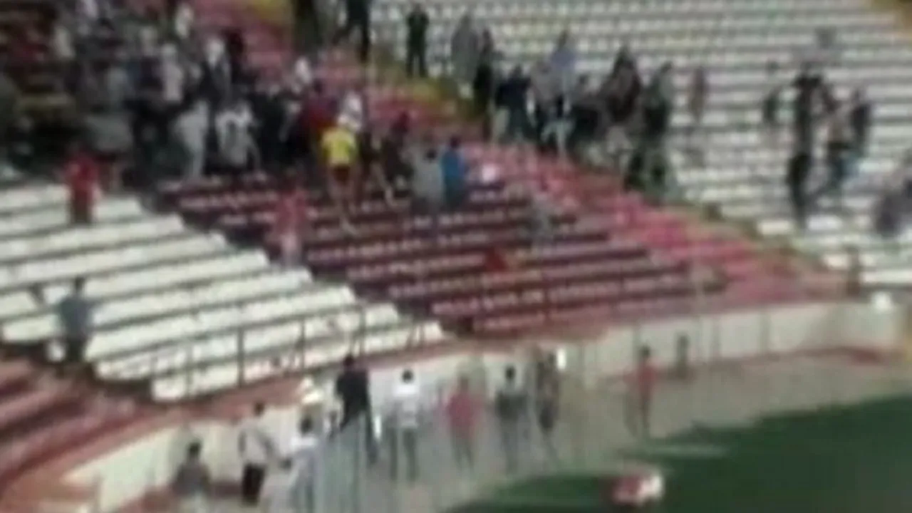 Zece suporteri dinamovişti, urmăriţi penal în urma incidentelor de la meciul cu Universitatea Cluj