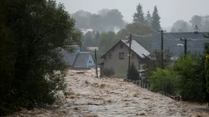 Precipitaţii extreme şi pericol de inundaţii în Cehia: O autostradă închisă şi una impracticabilă