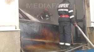 Incendiu puternic la o fabrică de cauciuc din Argeş - FOTO