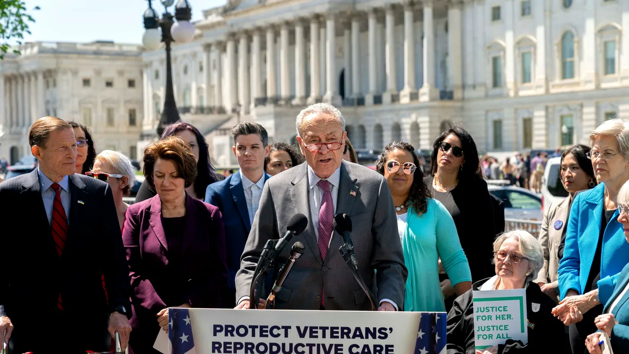 Senatorul Chuck Schumer vrea menţinerea Senatului SUA în sesiune până aprobă planul bugetar special