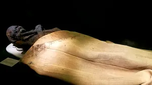 Un bărbat şi-a mumificat mama decedată pentru a primi în continuare pensia ei. Cum a fost găsit cadavrul