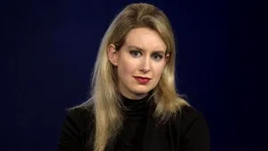 Fondatoarea Theranos, considerată al doilea Steve Jobs, amendată cu 500.000 de dolari pentru fraudă