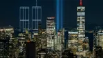 Turnurile Gemene, reconstruite în lumină cu 3.000 de drone, la un sfert de secol de la 11 septembrie