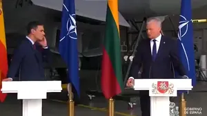 VIDEO Alertă de securitate. Premierul Spaniei, Pedro Sanchez, şi preşedintele Lituaniei, evacuaţi din baza NATO Siauliai în urma unui incident cu o aeronavă rusă
