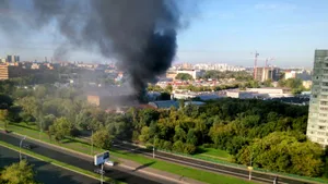 Opt pompieri au murit în timp ce stingeau un incendiu la un depozit din Moscova: 