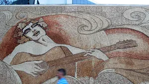 Record Guinness: Cel mai mare mozaic din dopuri de plută, realizat de un artist albanez