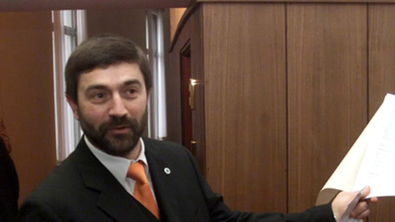 Iurie Roşca, cercetat pentru că ar fi bătut un poliţist, riscă cinci ani de închisoare